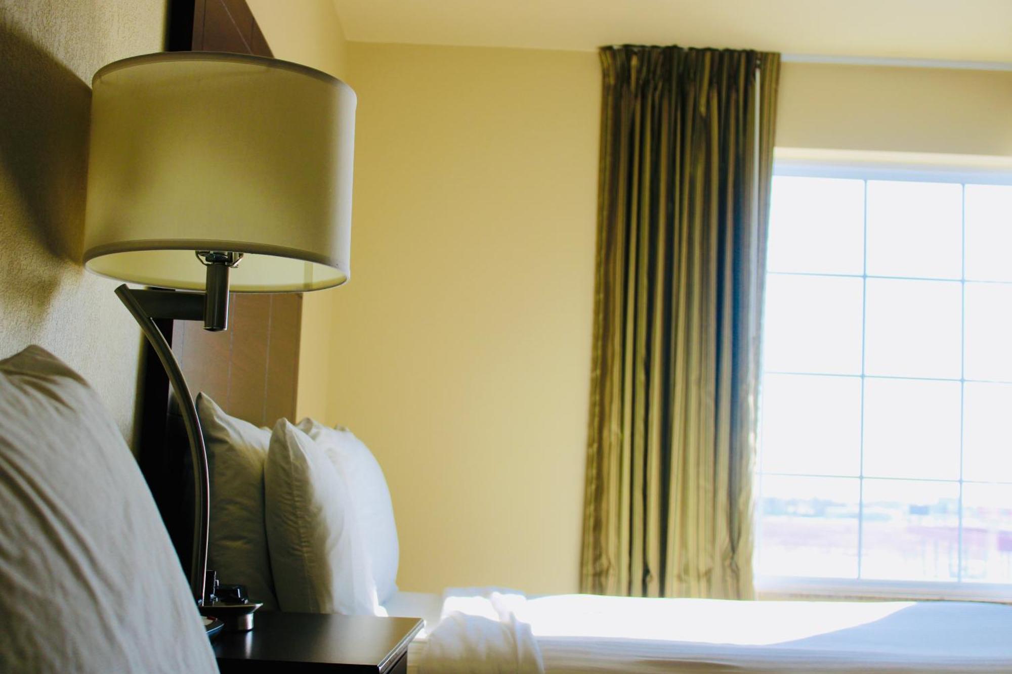 Cobblestone Hotel & Suites - Devils Lake Esterno foto
