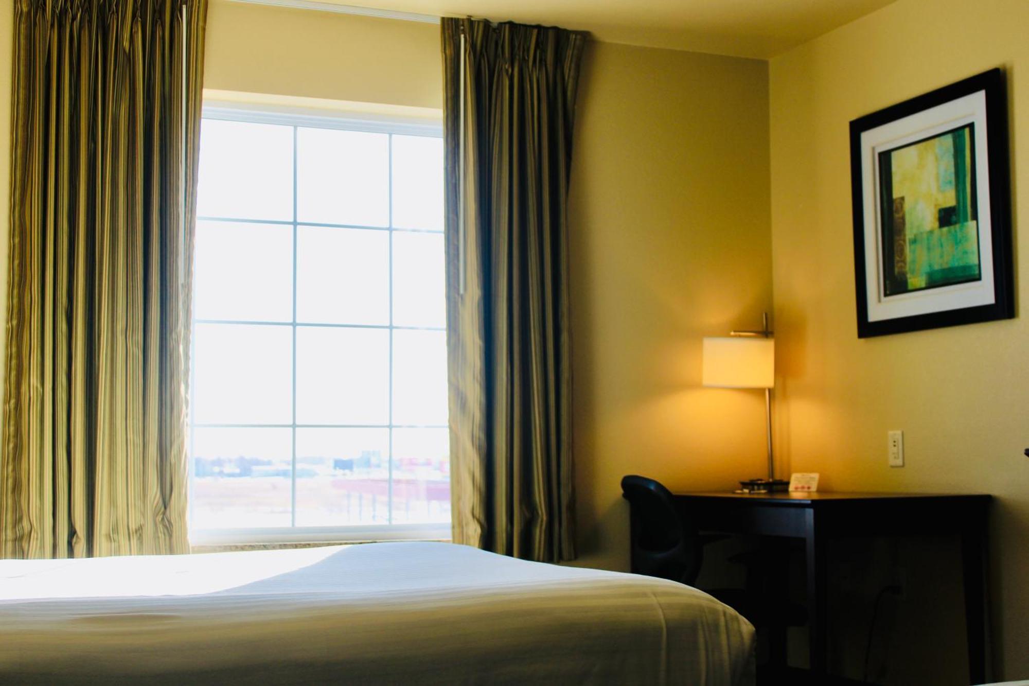Cobblestone Hotel & Suites - Devils Lake Esterno foto