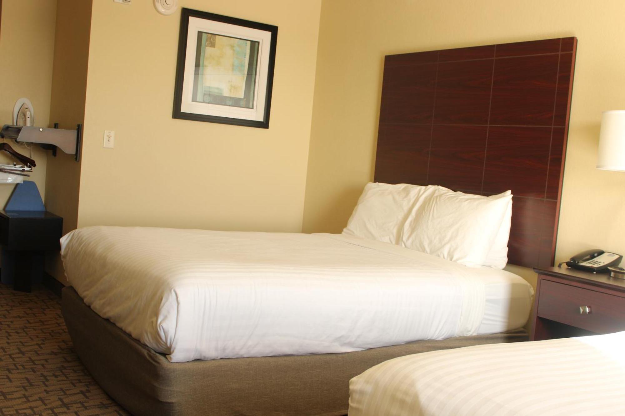 Cobblestone Hotel & Suites - Devils Lake Esterno foto